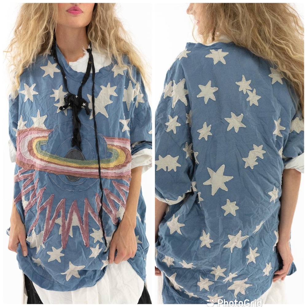 ❌SOLD❌Magnolia Pearl Nirvana Francis Appliqué Top
